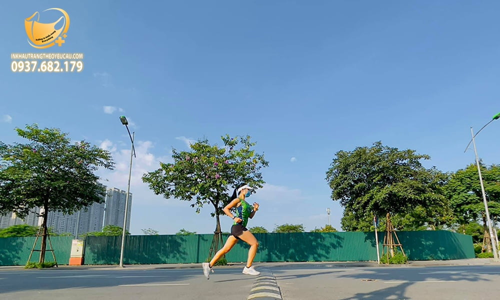 Hướng dẫn đeo khẩu trang khi chạy bộ đúng cách