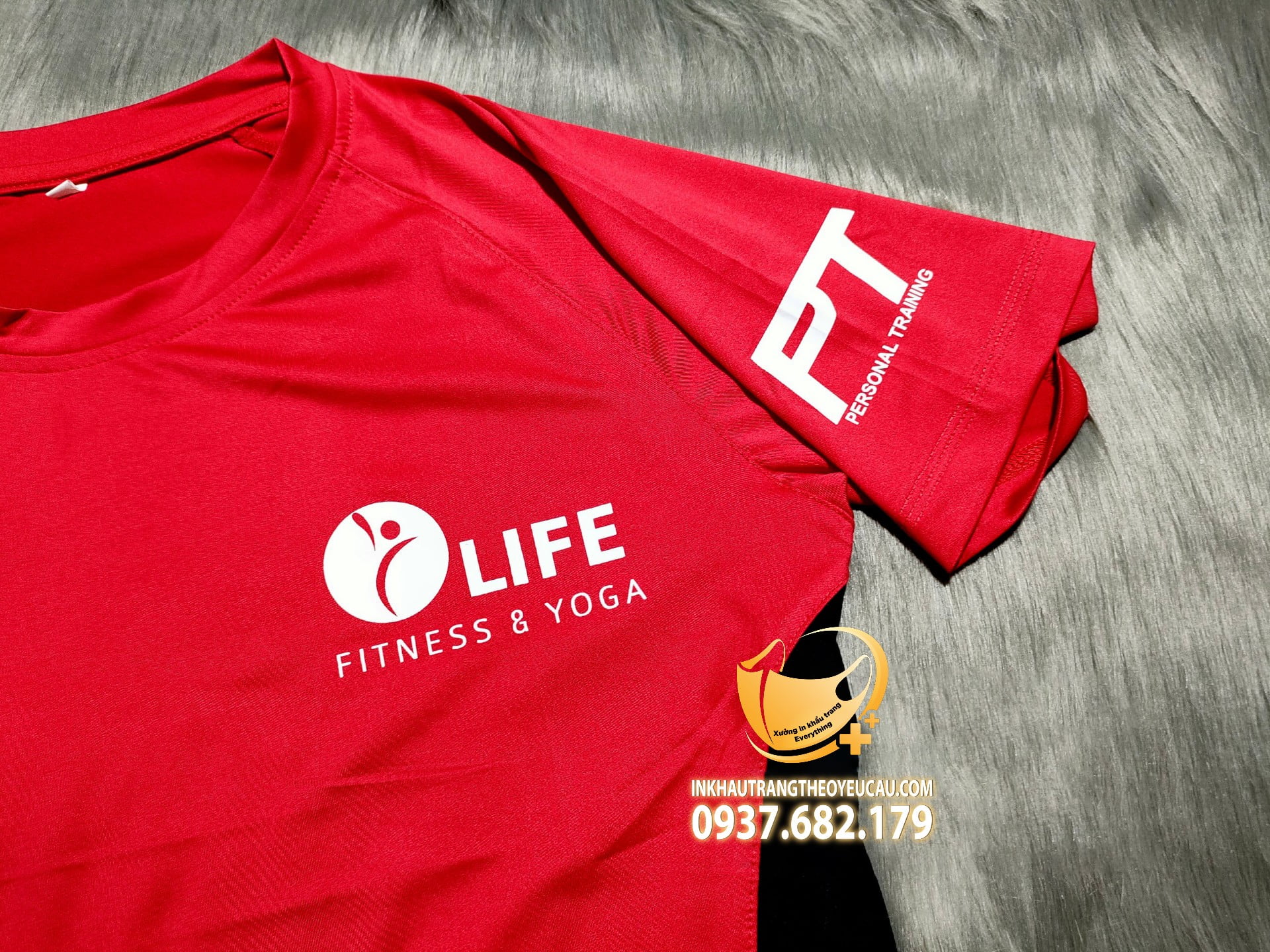 Logo trước ngực áo đồng phục pt Life fitness and yoga
