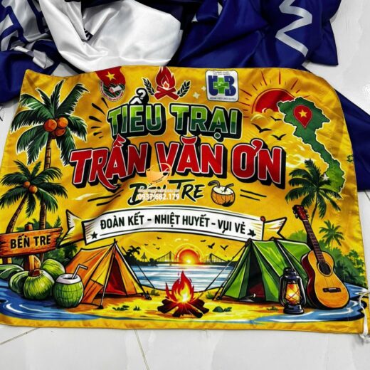 Cờ lớp tiểu trại trường THPT Trần Văn Ơn ở Bến Tre