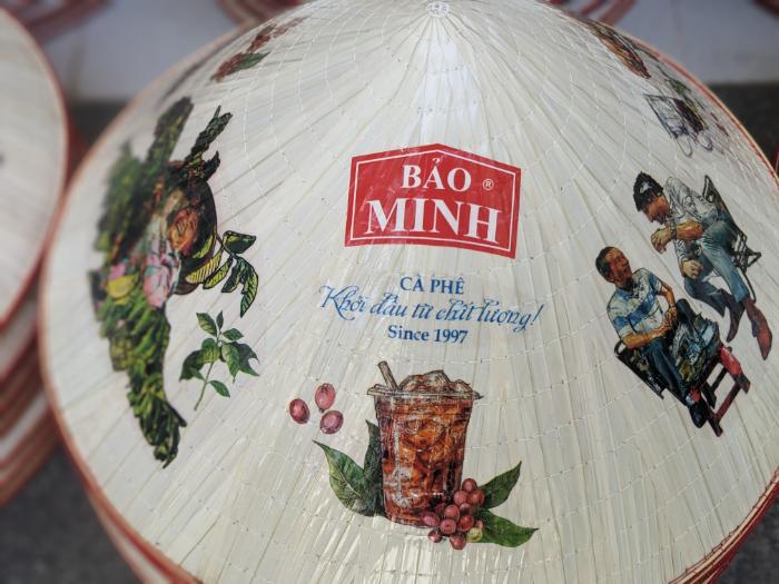 Nón lá truyền thống in slogan