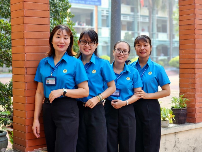 Xưởng may áo công đoàn giúp đơn vị bạn có mẫu áo như ý để xây dựng hình ảnh chuyên nghiệp, chỉn chu, đồng bộ hơn