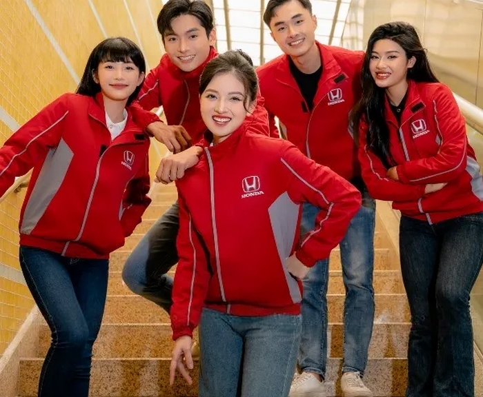 Tùy thời tiết, độ tuổi, phong cách hoặc mục đích sử dụng, xưởng may áo khoác sẽ tư vấn mẫu, kiểu dáng phù hợp