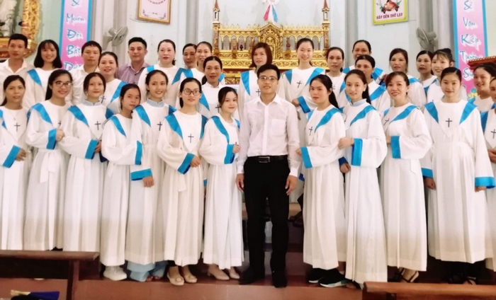 Hãy chọn xưởng may đồng phục công giáo có kinh nghiệm để đưa ra tư vấn chất liệu, thiết kế phù hợp