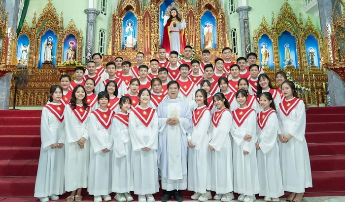 Bạn đang tìm xưởng may đồng phục công giáo thì hãy liên hệ Everything để được tư vấn, may đo với giải pháp tối ưu nhất