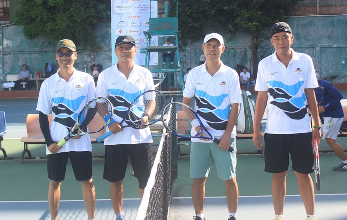 Tìm kiếm xưởng may đồng phục tennis giúp đội nhóm bạn có áo thi đấu đẹp, đồng bộ, chất lượng như ý