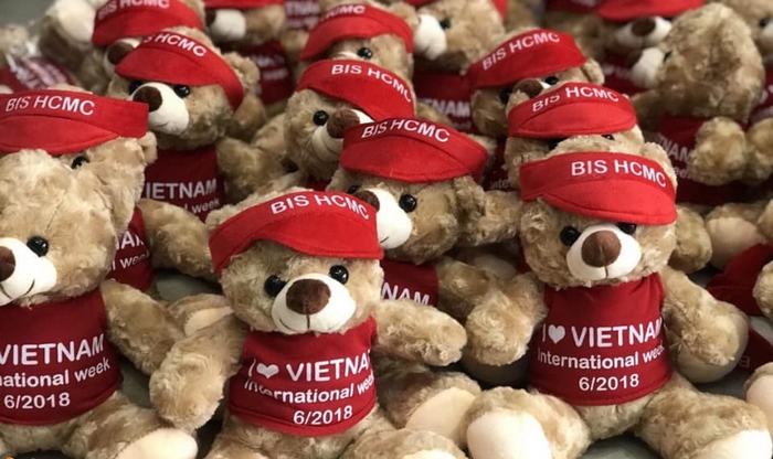 Hãy ưu tiên lựa chọn xưởng may gấu bông có đủ nhân lực, kỹ thuật để đáp ứng mọi yêu cầu của bạn